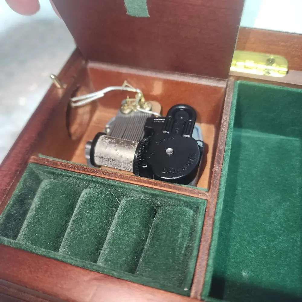 THOMAS KINCAID EUC WOODEN HOLIDAY GATHERING MUSIC JEWELRY BOX